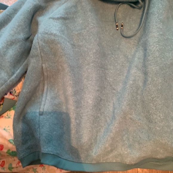 Turtle neck Nike pull over - Picture 5 of 5